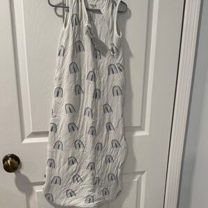 Kyte BABY White w blue and gray rainbows - bamboo sleep sack - size M (18-30lbs)